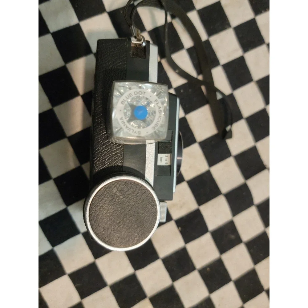 Kodak Instamatic 414 Vintage 126 Film Camera Blue Dot Flash